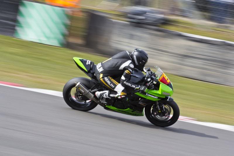 IMAGE: http://i10.photobucket.com/albums/a103/stuuk1/BSB%20BrandsHatch%2007-04-13/IMG_3295.jpg