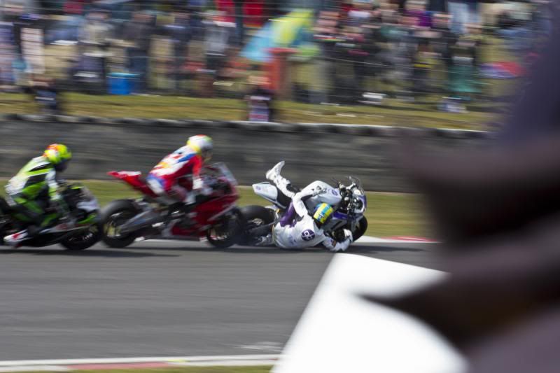 IMAGE: http://i10.photobucket.com/albums/a103/stuuk1/BSB%20BrandsHatch%2007-04-13/IMG_3638.jpg