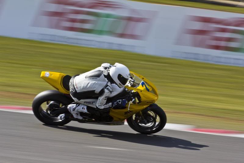 IMAGE: http://i10.photobucket.com/albums/a103/stuuk1/BSB%20BrandsHatch%2007-04-13/IMG_3769.jpg