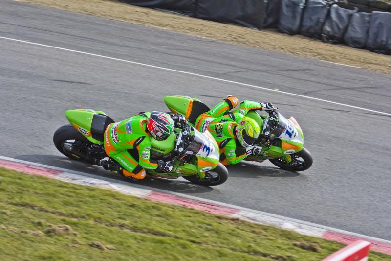 IMAGE: http://i10.photobucket.com/albums/a103/stuuk1/BSB%20BrandsHatch%2007-04-13/IMG_4076.jpg