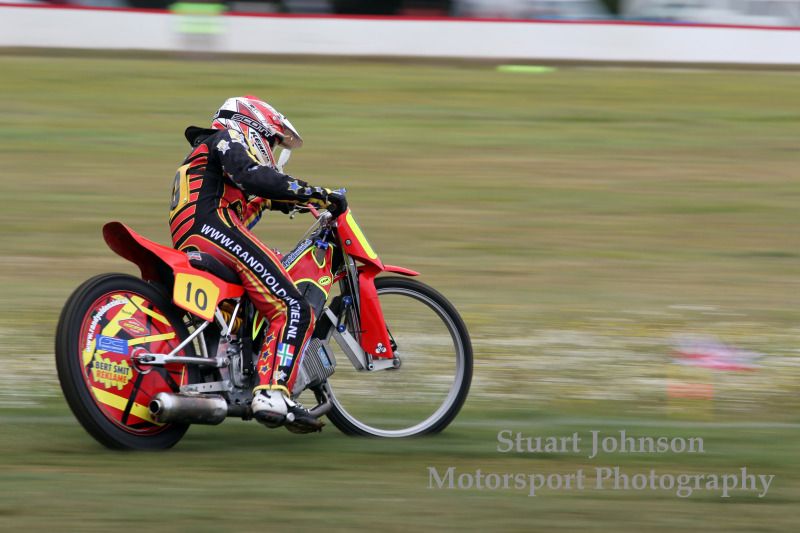 IMAGE: http://i10.photobucket.com/albums/a103/stuuk1/Grass%20Track%20Racing/IMG_0343PPWM.jpg