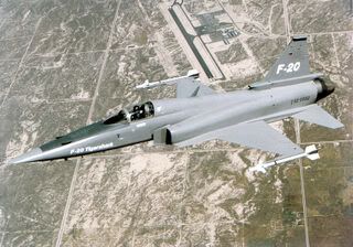 800px-F-20_flying.jpg