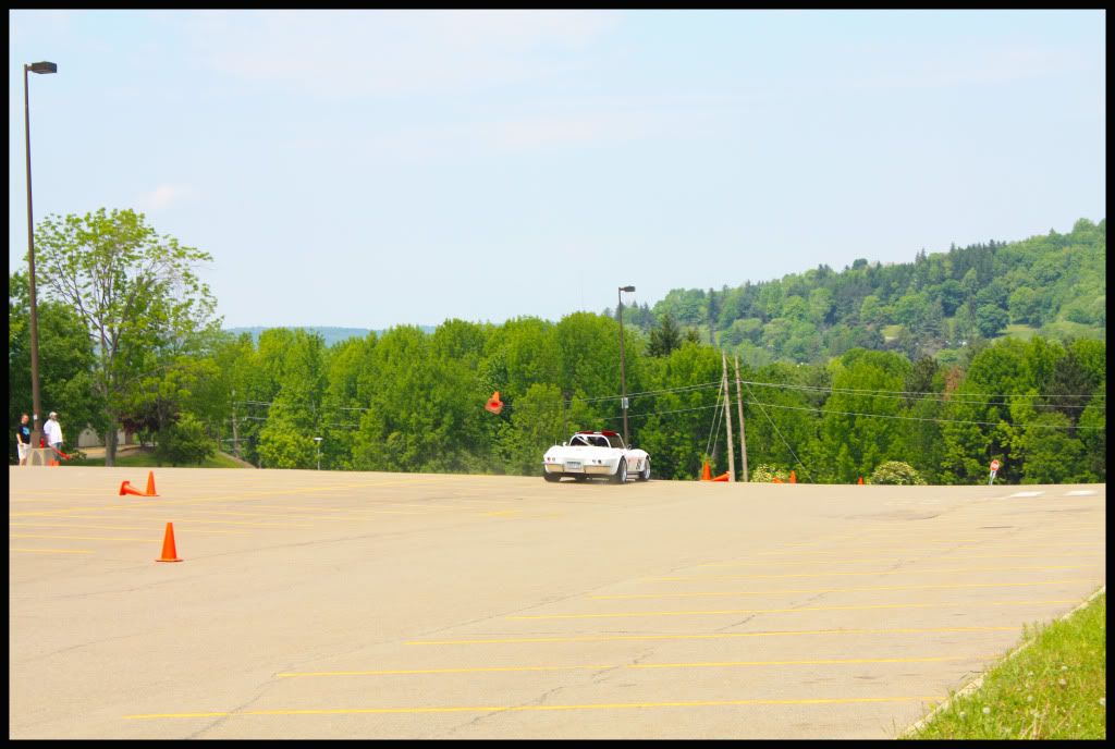 http://i10.photobucket.com/albums/a125/apex32/66vette1.jpg