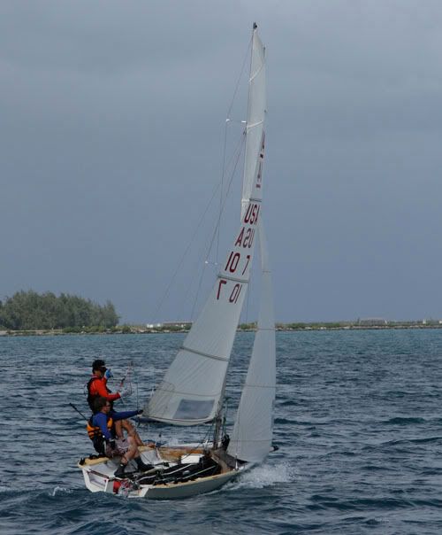 IMAGE: http://i10.photobucket.com/albums/a134/hawaiisailornate/IMG_2139.jpg