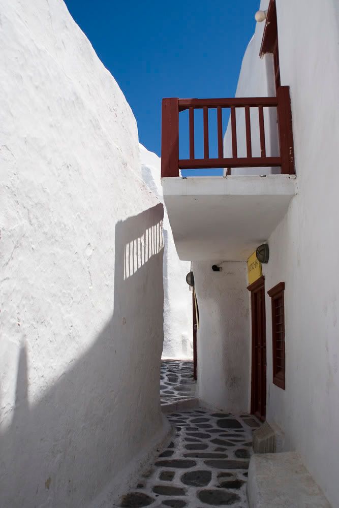 IMAGE: http://i10.photobucket.com/albums/a135/tiziano_bruno/Myconos%20and%20Santorini/IMG_1136.jpg?