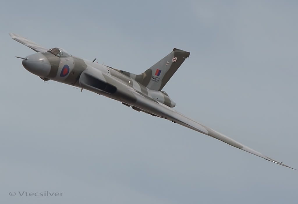 IMAGE: http://i10.photobucket.com/albums/a139/vtecsilver/Lowestoft%202009/Vulcan-5264.jpg