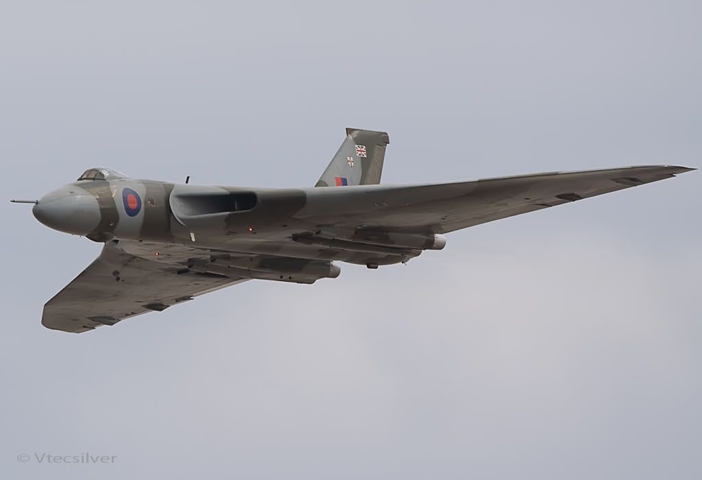 IMAGE: http://i10.photobucket.com/albums/a139/vtecsilver/Lowestoft%202009/Vulcan-5266.jpg