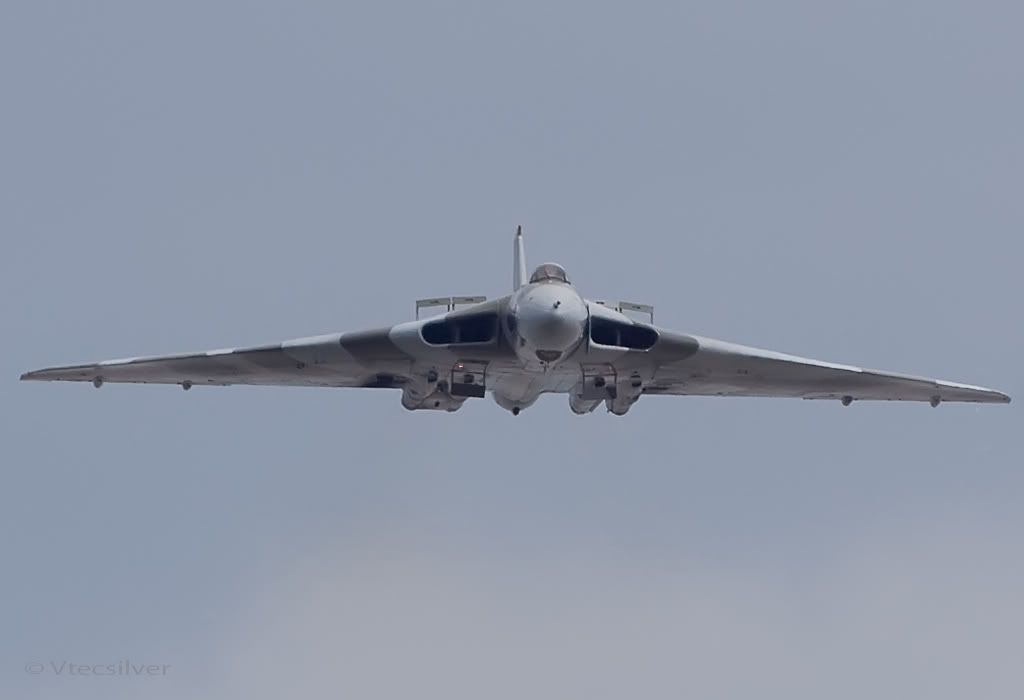 IMAGE: http://i10.photobucket.com/albums/a139/vtecsilver/Lowestoft%202009/Vulcan-5275.jpg