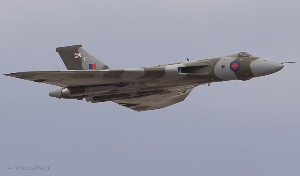 IMAGE: http://i10.photobucket.com/albums/a139/vtecsilver/Lowestoft%202009/Vulcan-5292.jpg