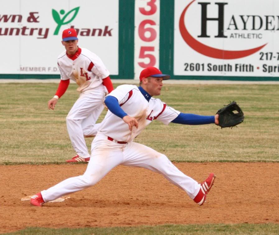 IMAGE: http://i10.photobucket.com/albums/a140/izatt82/secondbaseman.jpg