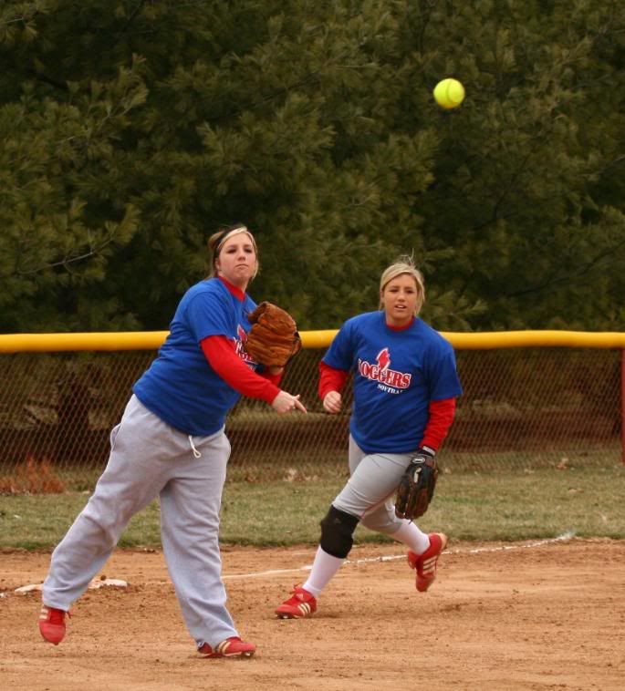 IMAGE: http://i10.photobucket.com/albums/a140/izatt82/thirdbasemakingthethrow.jpg