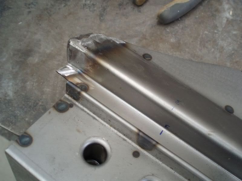 http://i10.photobucket.com/albums/a145/Dasdubber/Armandos%2059%2011%20window/Oct20valancesideweld.jpg