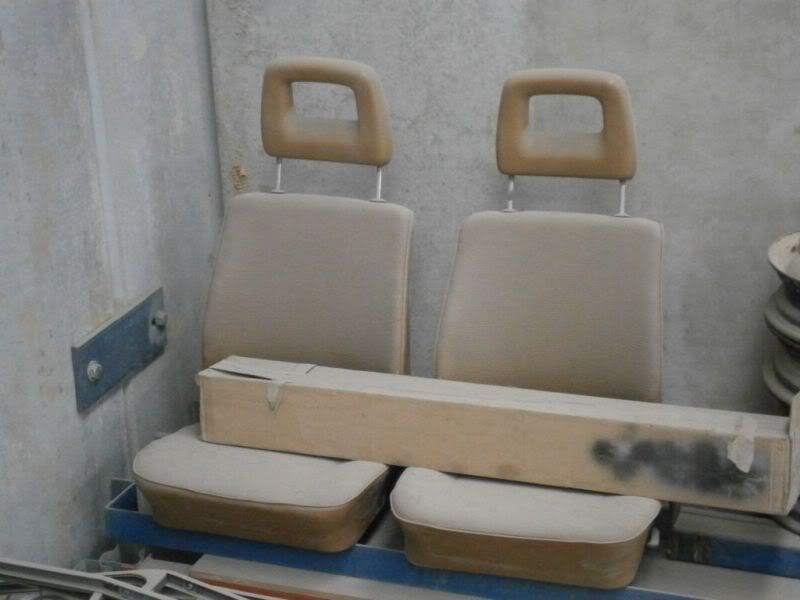 http://i10.photobucket.com/albums/a145/Dasdubber/t3seats.jpg
