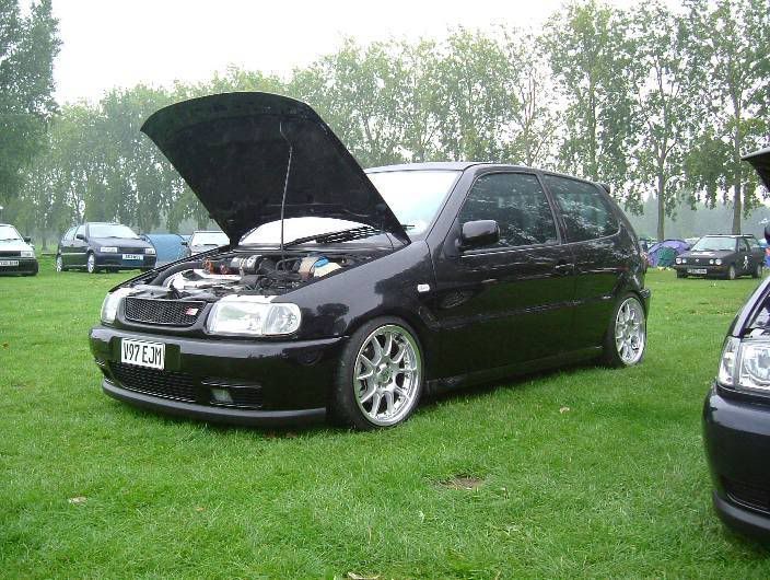 Picture of my old polo i had 75 x 16 Keskin KT3 with Dunlop 195 x 40 